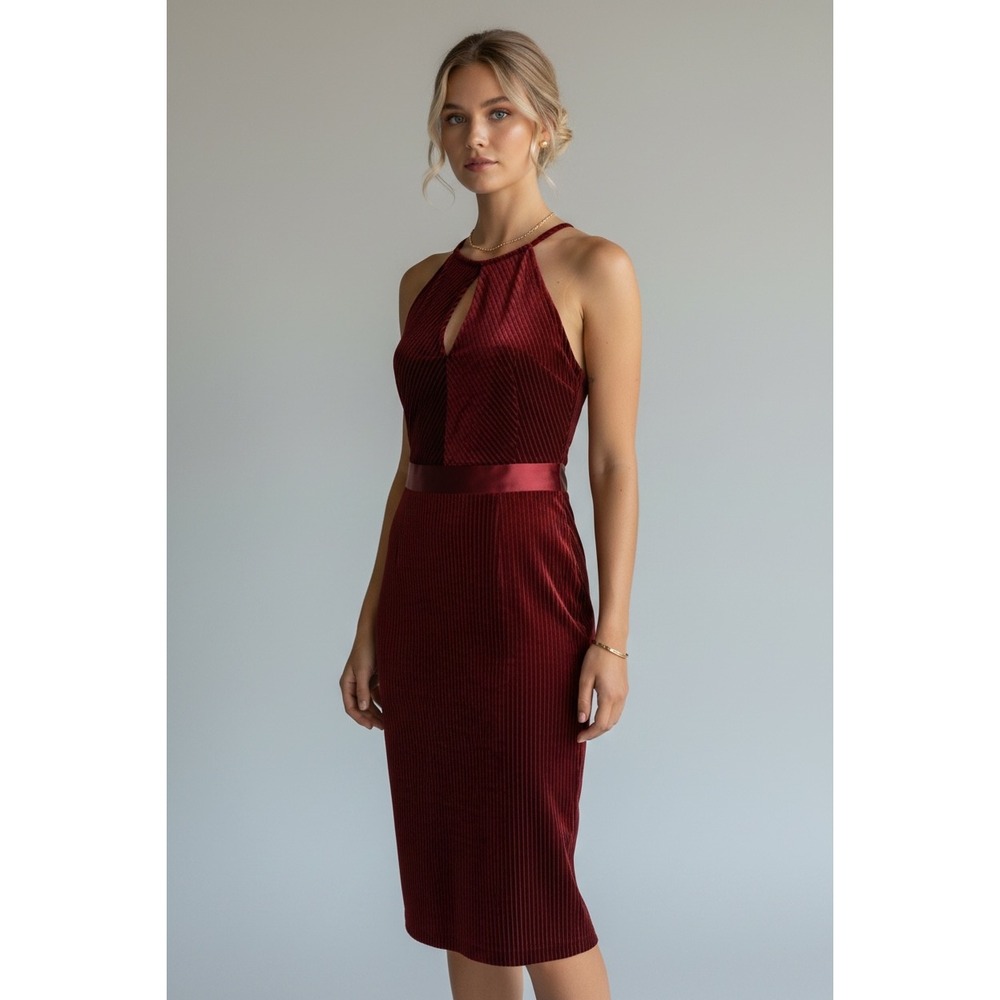 Dynamite Burgundy Copper Ribbed‎ Velvet Keyhole Halter Midi Dress Size
Medium